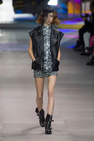Look 32